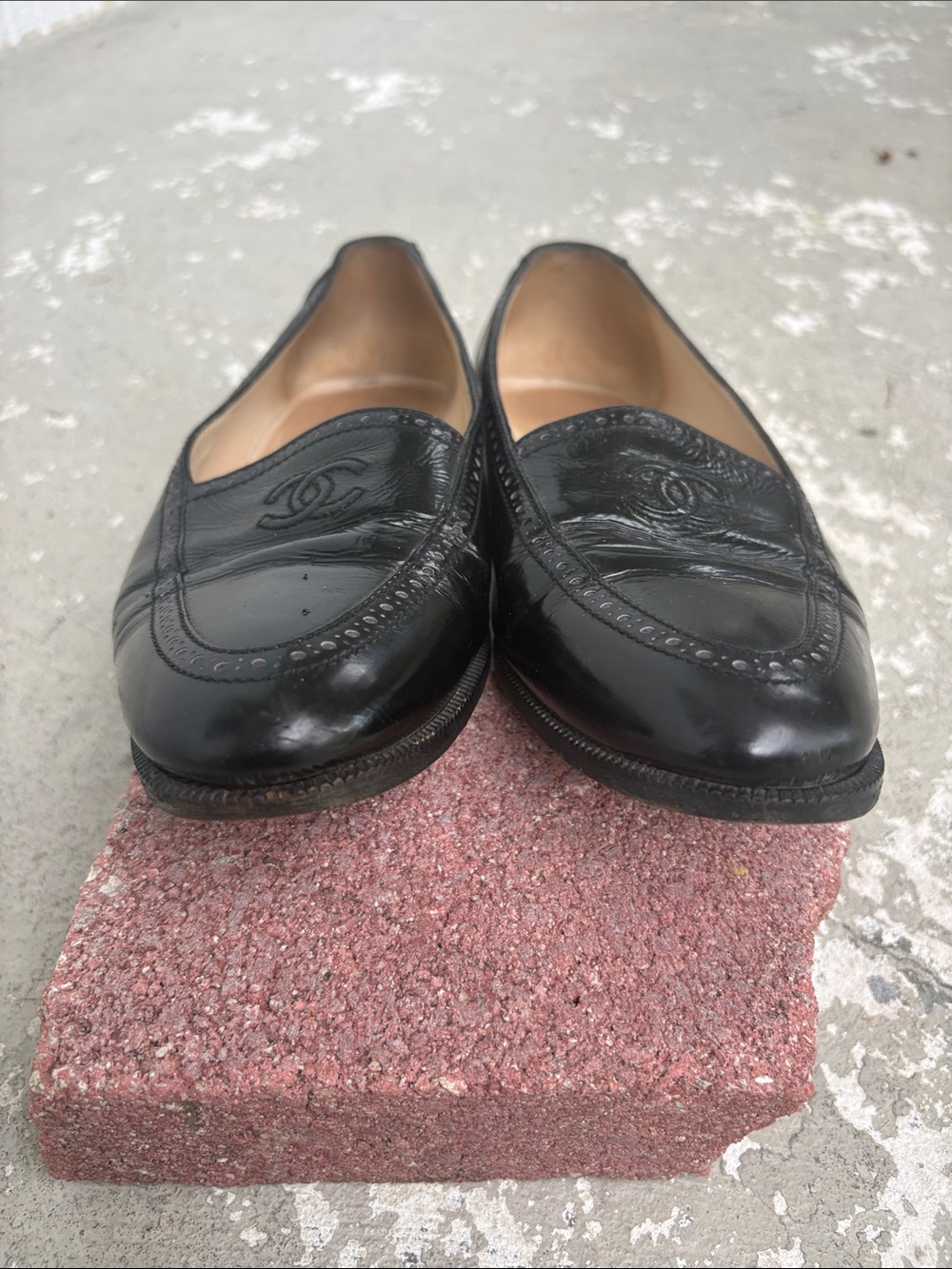 Vintage Chanel glossy leather loafers - Picture 6 of 11